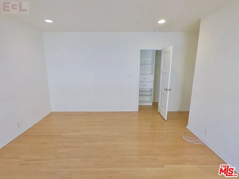 10749 Wellworth Ave — Photo 7