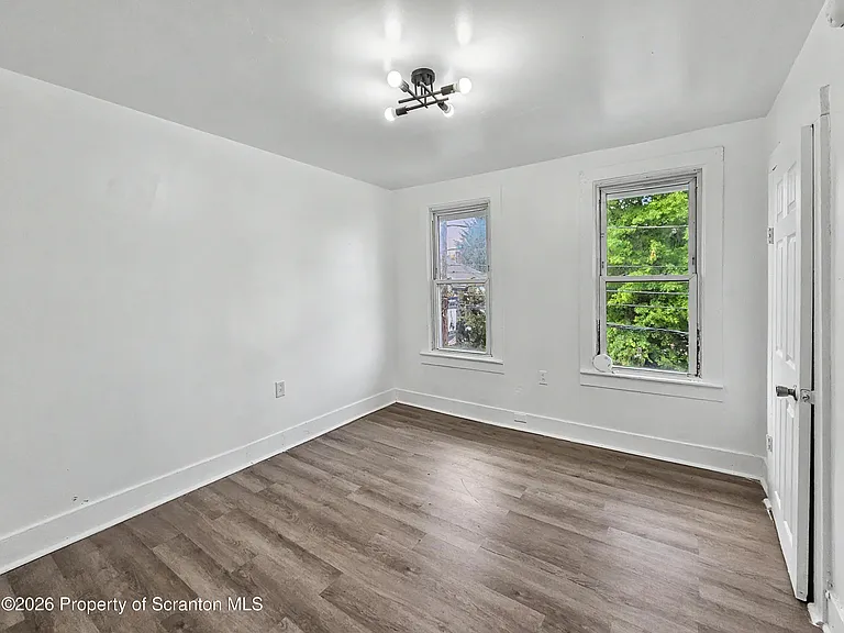 907 Green Ridge St #R — Photo 10