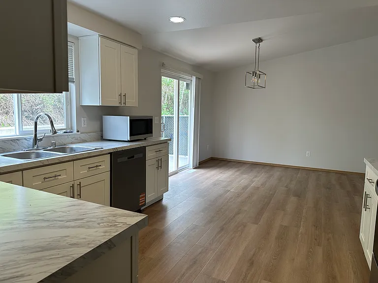 5525 67th Ave NE #B — Photo 8