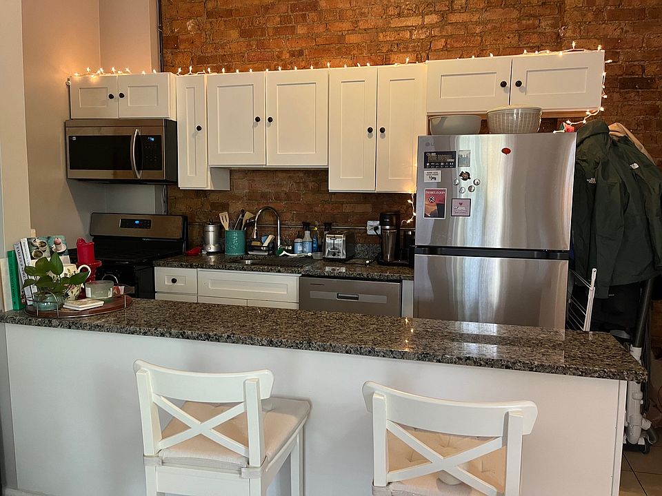 1st image of 1926 W Leland Ave APT 2R