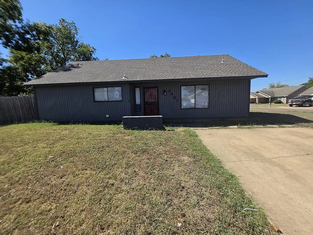 3 bed, 2.0 bath, 1224 sqft, $1,200 — Photo 1