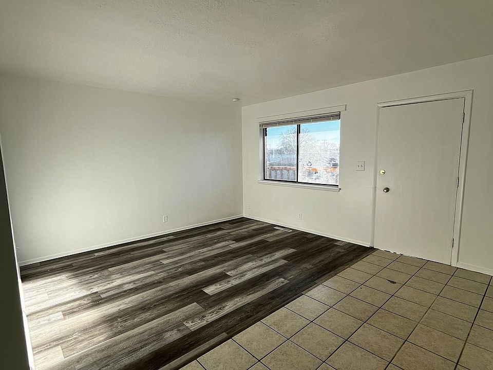 1st image of 525 W Pacific St #11513907