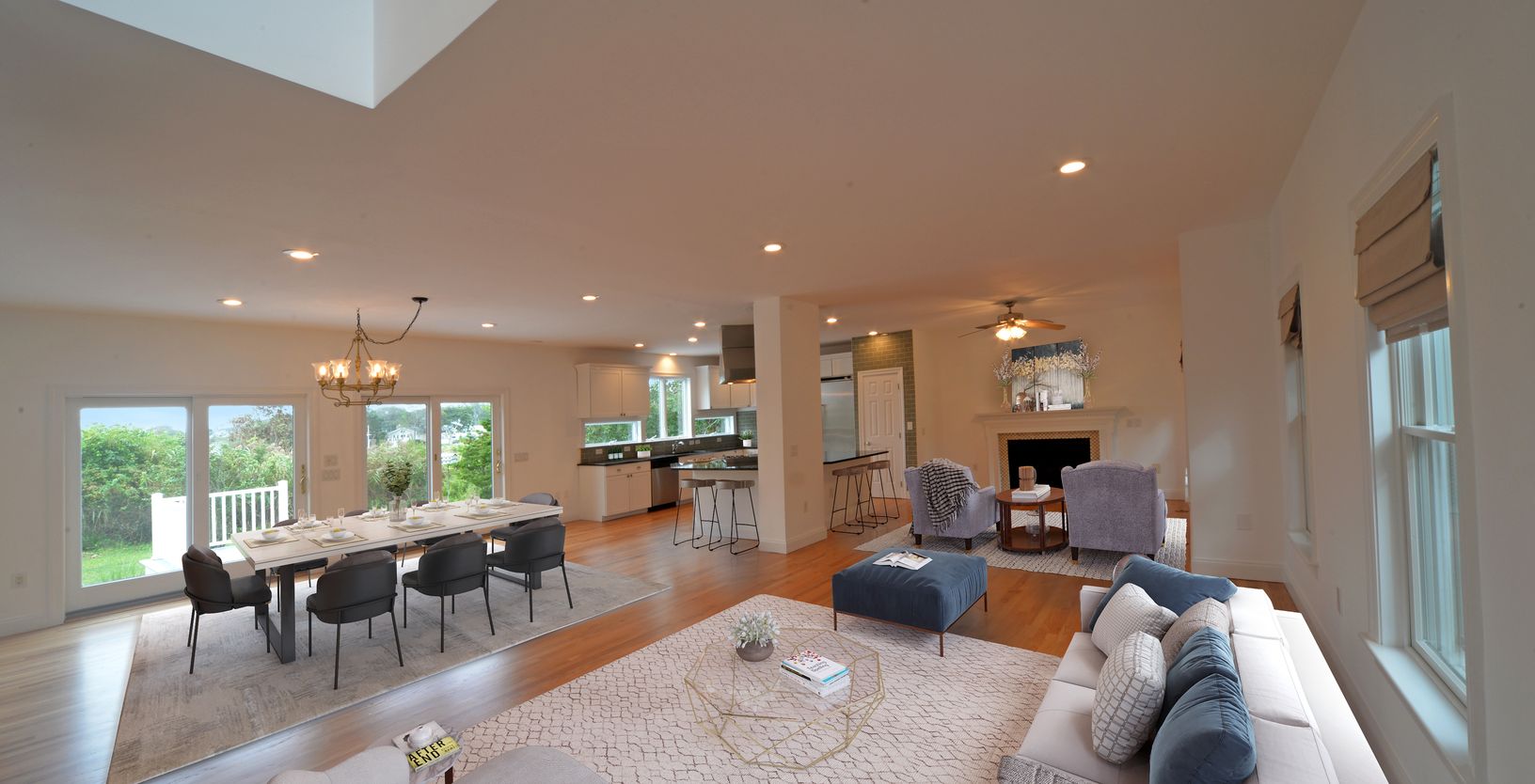  Spacious modern 