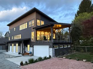24025 Fern Cres, Maple Ridge, BC V4R 2S1