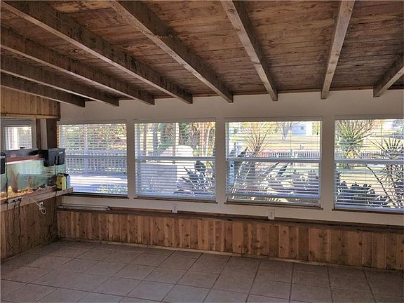 3rd image of 561 Sharon Cir