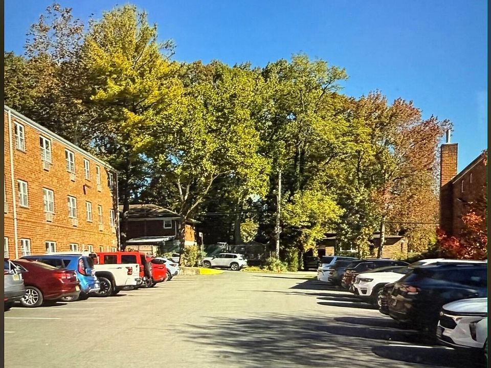 2nd image of 36 Bay Ter APT 1B