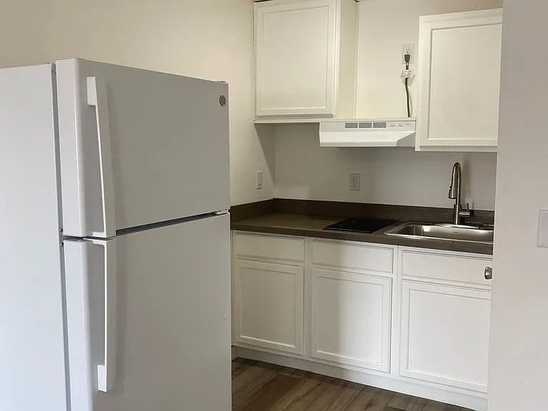 345 E Oregon Ave — Photo 5