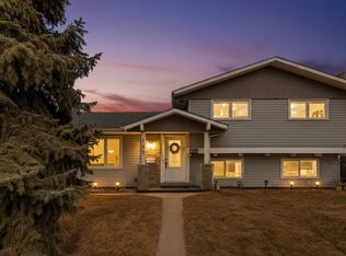 195 SW Lake Adams Cres SE, Calgary, AB T2J 3N2
