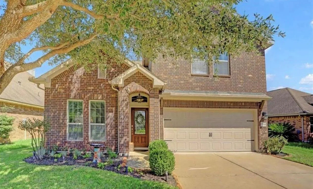 4 bed, 2.5 bath, 2525 sqft, $2,600 — Photo 2