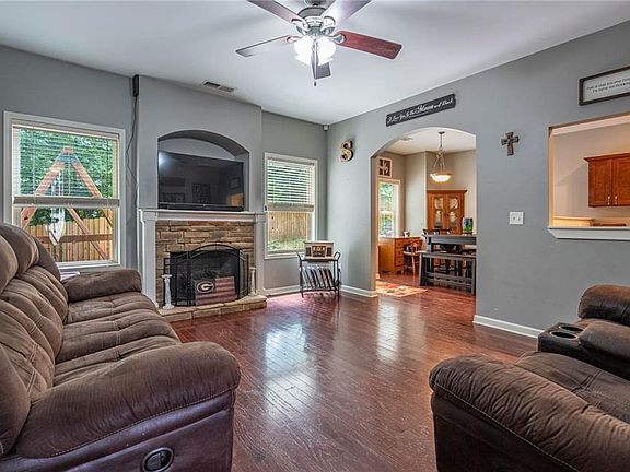 3rd image of 115 Bethany Manor Dr