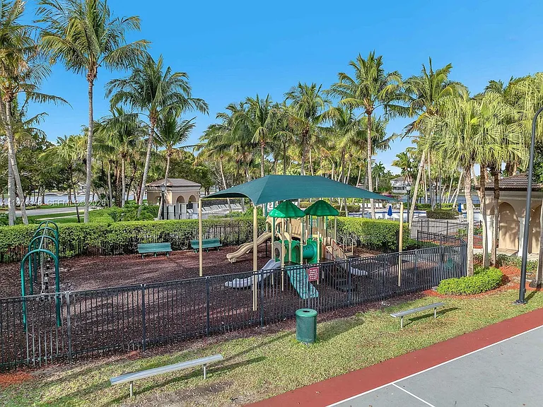 5028 SW 170th Ave — Photo 75