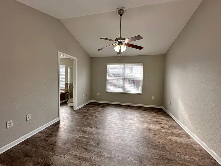 Fox Springs Condos — Photo 19