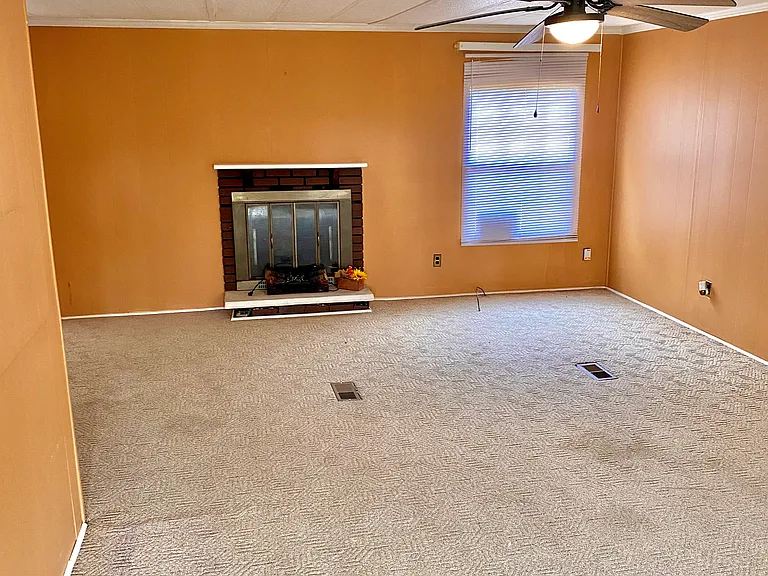 343 E Wine St — Photo 4