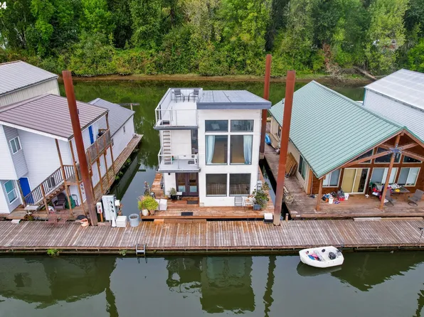 25000 NE Saint Helens Rd Unit 14, Portland, OR 97231