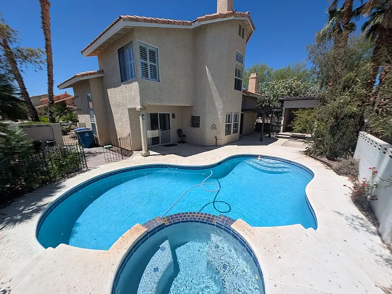 8432 Airmont Ct — Photo 15