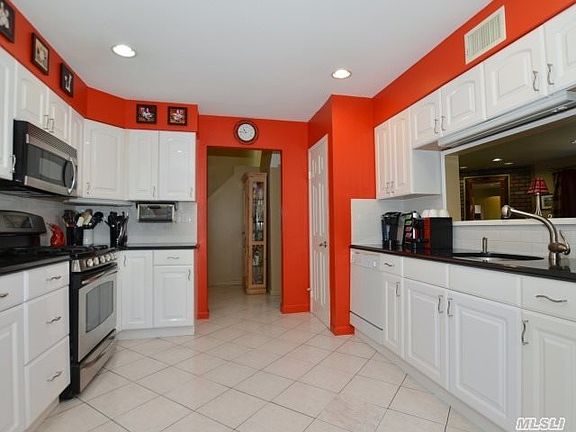 4th image of 8 Olmstead Ln