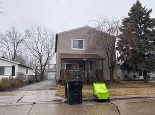 27203 Pinewood St, Roseville, MI