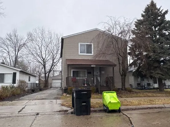 27203 Pinewood St, Roseville, MI 48066