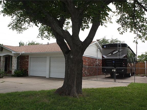 2nd image of 505 Branch Cir W
