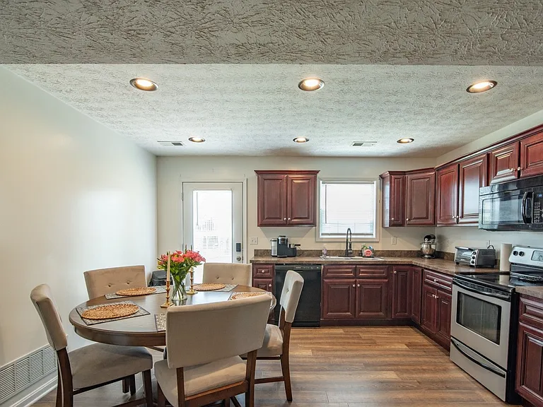 114 Twin Lakes Dr — Photo 14