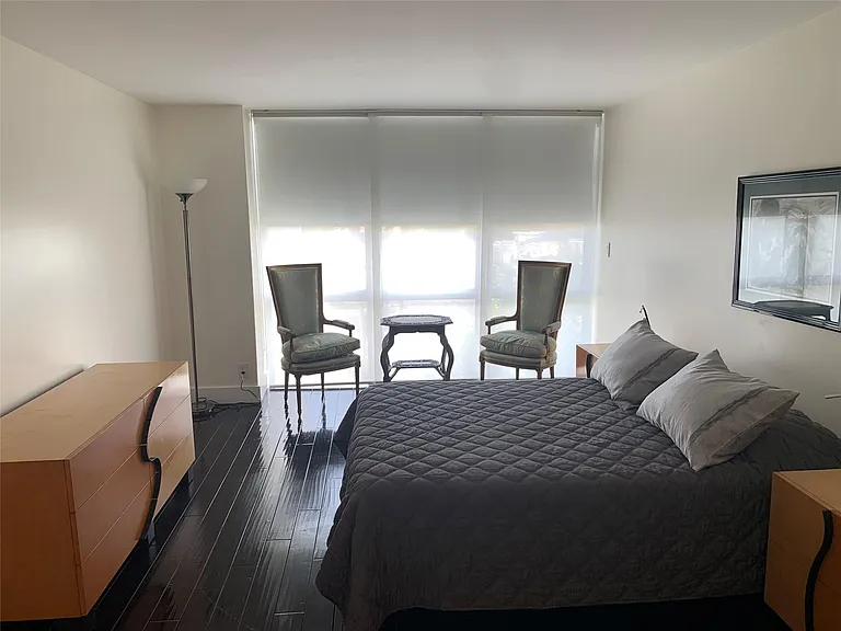 1000 Parkview Dr #319 — Photo 12
