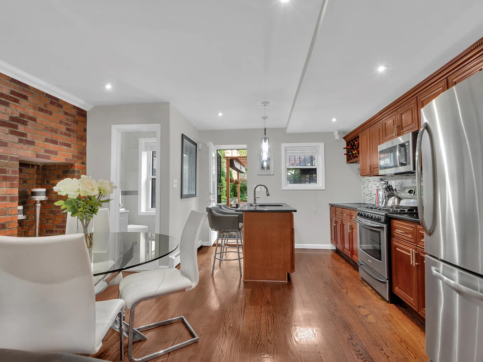 450 Quincy Street — Photo 2