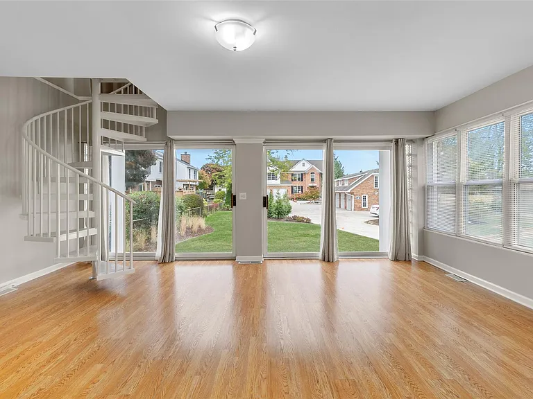 33316 Jefferson Ave — Photo 13