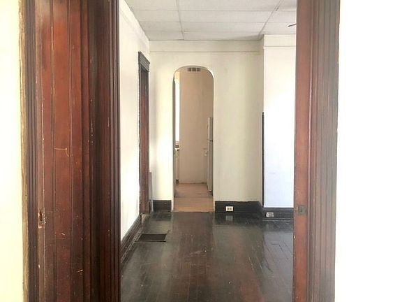 2nd image of 2631 Victory Pkwy #1