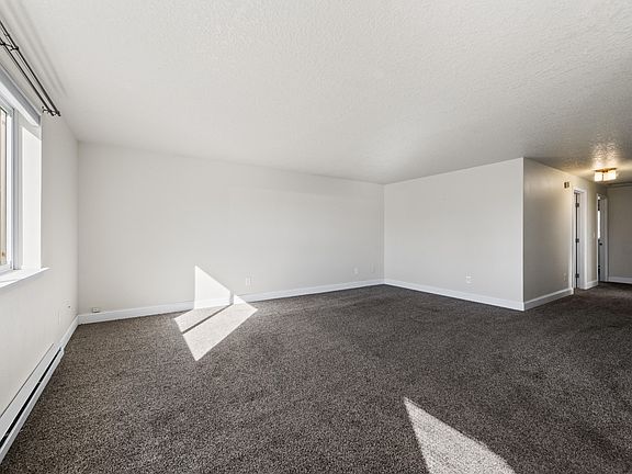 2nd image of 921 SE Algonquian Ct