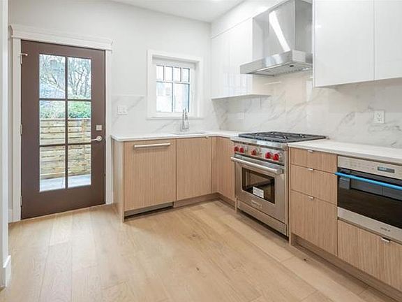 5th image of 815 W 15th Ave