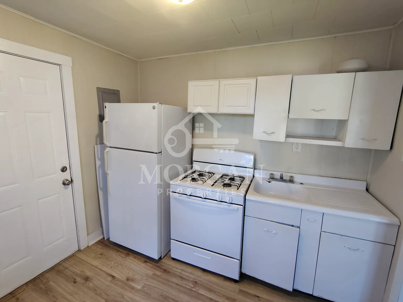 822 W Howard St Muncie - - — Photo 3