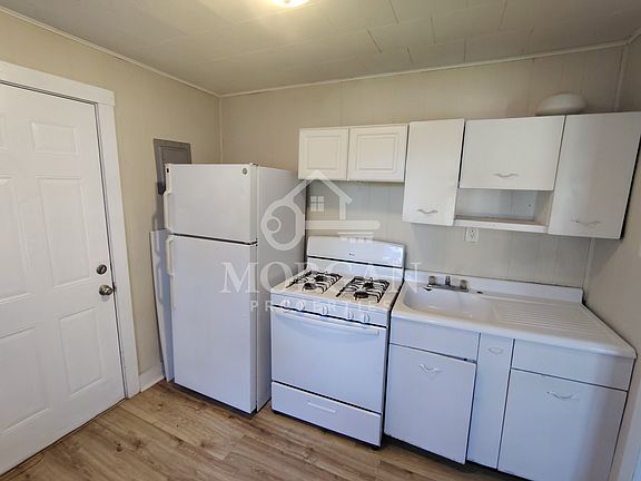 3rd image of 822 W Howard St
