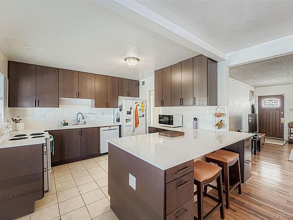 3rd image of 1072 Racine Street