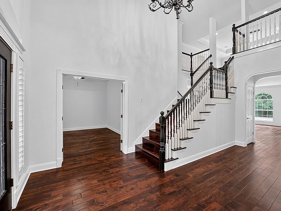 3rd image of 5528 Van Winkle Ln