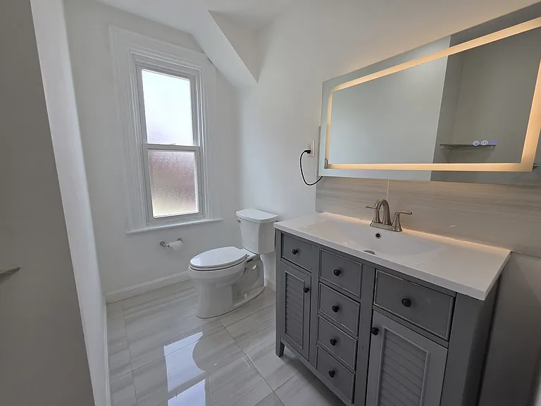 56 Pinckney St #3 — Photo 16