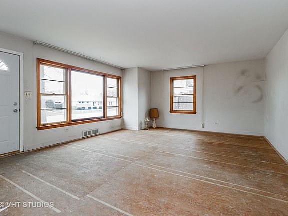 3rd image of 828 Campbell Ave