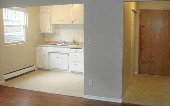3rd image of 594 Lawson Ave W APT 3