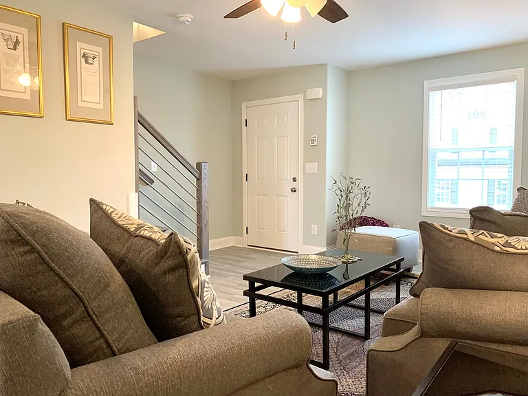 915 Sinclair Dr — Photo 6