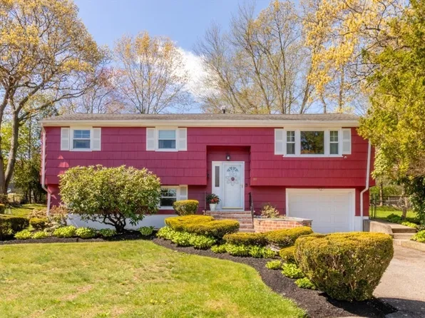 89 Fernandez Cir, Randolph, MA 02368