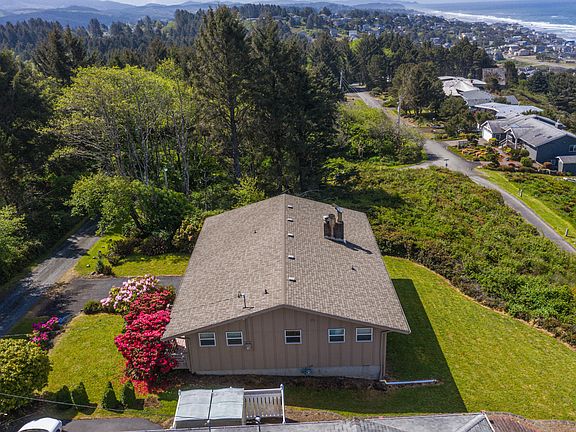 4th image of 6537 NE Port Dr