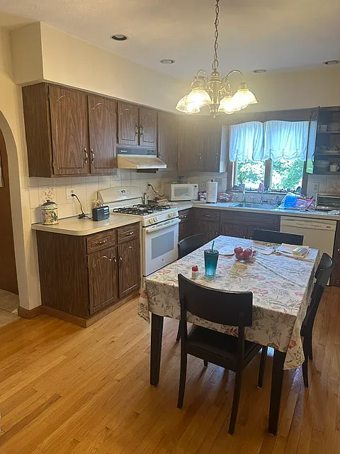 3 bed, 1150 sqft, $3,500 — Photo 1