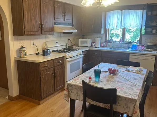 30 Belknap St APT 1, Arlington, MA 02474