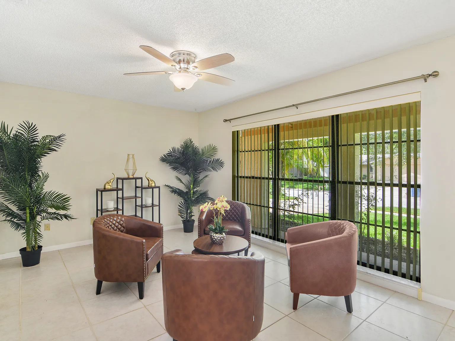 4 bed, 1870 sqft, $3,200 — Photo 3