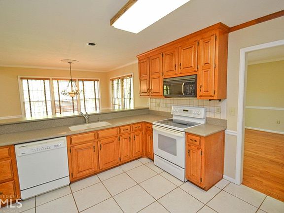 2nd image of 2571 Broadmoor Ct