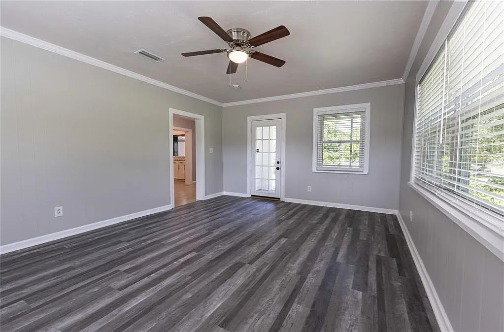 2 bed, 2.0 bath, 2069 sqft, $1,700 — Photo 3