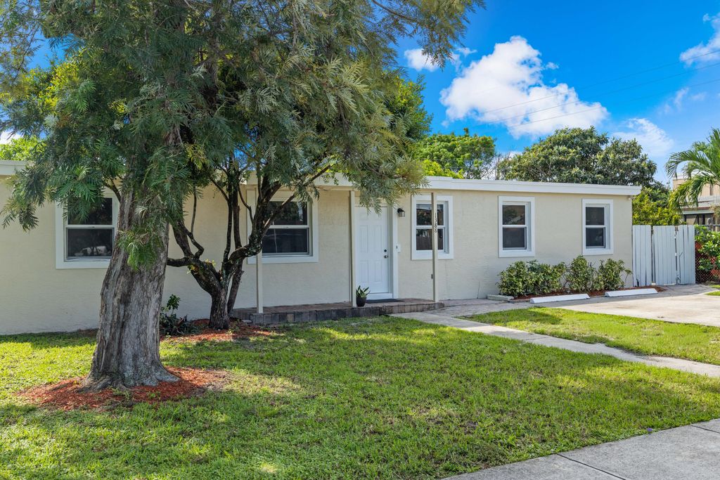 1388 NE 54TH Street, photo 3