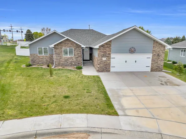 4606 16th Avenue Pl, Kearney, NE 68845