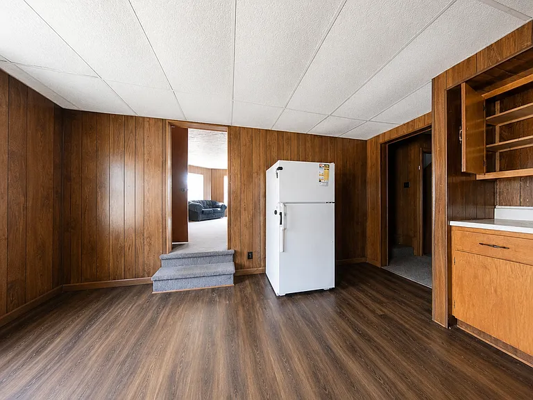 136 N Grant Ave — Photo 3