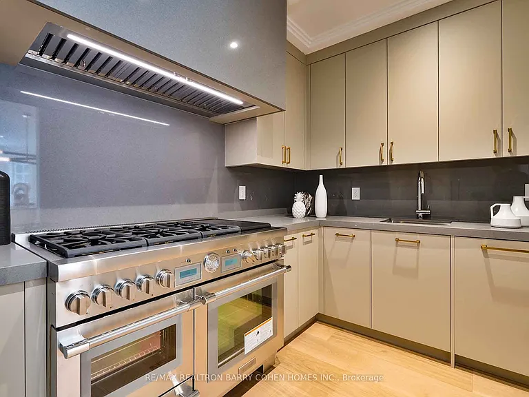230 Dunvegan Rd — Photo 23