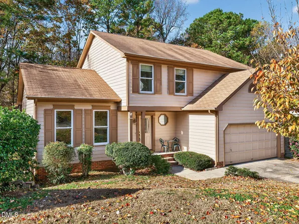 218 Excalibur Ct, Cary, NC 27513